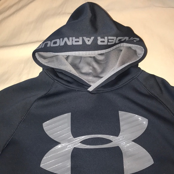 Selling a hardly worn Under Armour hoodie - Picture 2 of 3